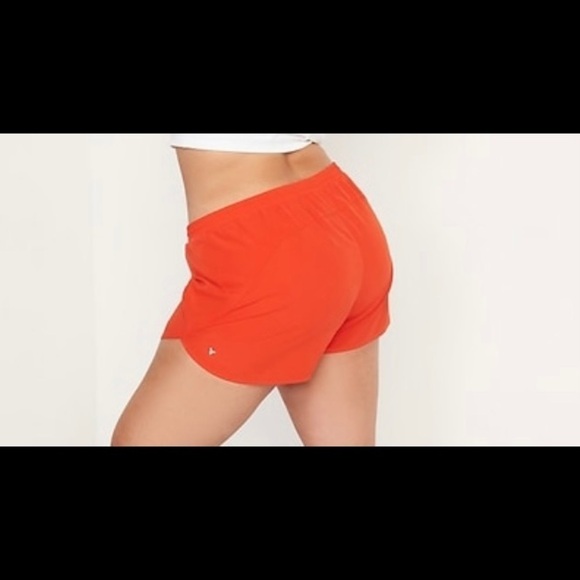 NWT Mid-Rise Dolphin-Hem Run Short for Women 3 inch inseam Size: 2X - Picture 2 of 3